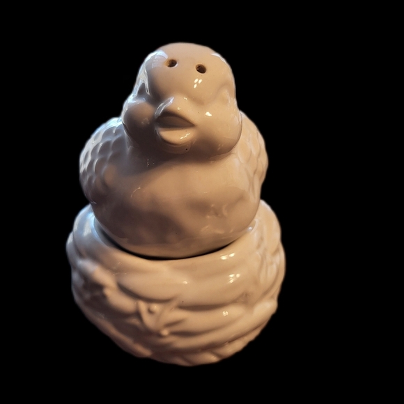 White Bird on a Nest Ceramic Salt Pepper Shakers Stacking set Nesting Vintage - Picture 3 of 9